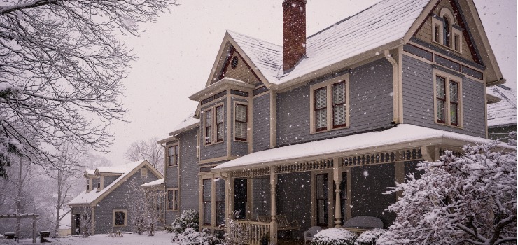 victorian-house-during-winter